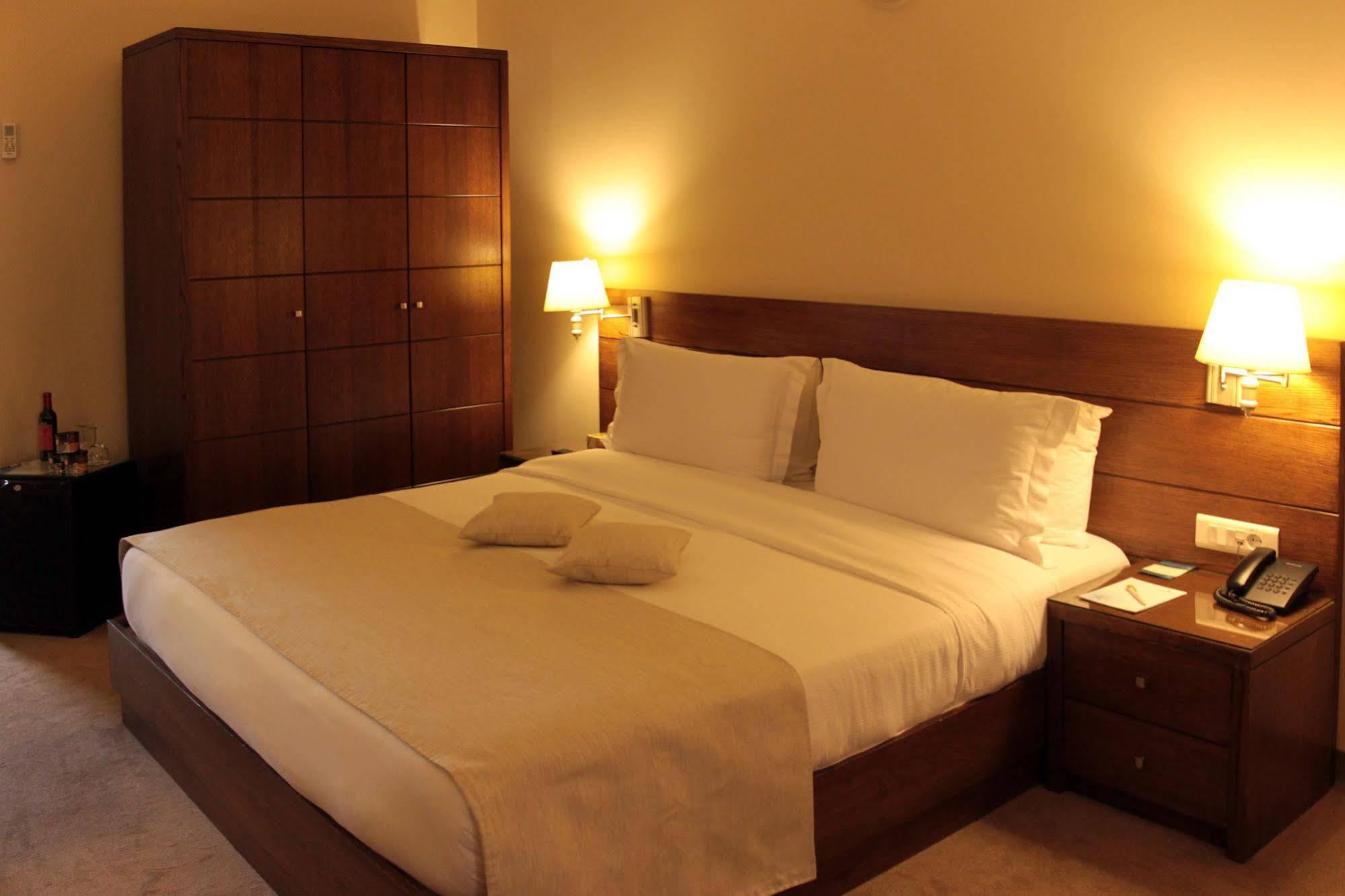 Cosmopolitan Hotel Beirut Exterior photo